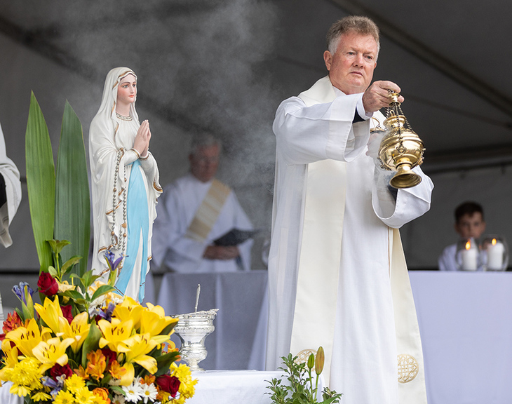 Fr Philip Marshall Marian Procession 2018.jpg Fr Philip Marshall Marian Procession 2018.jpg